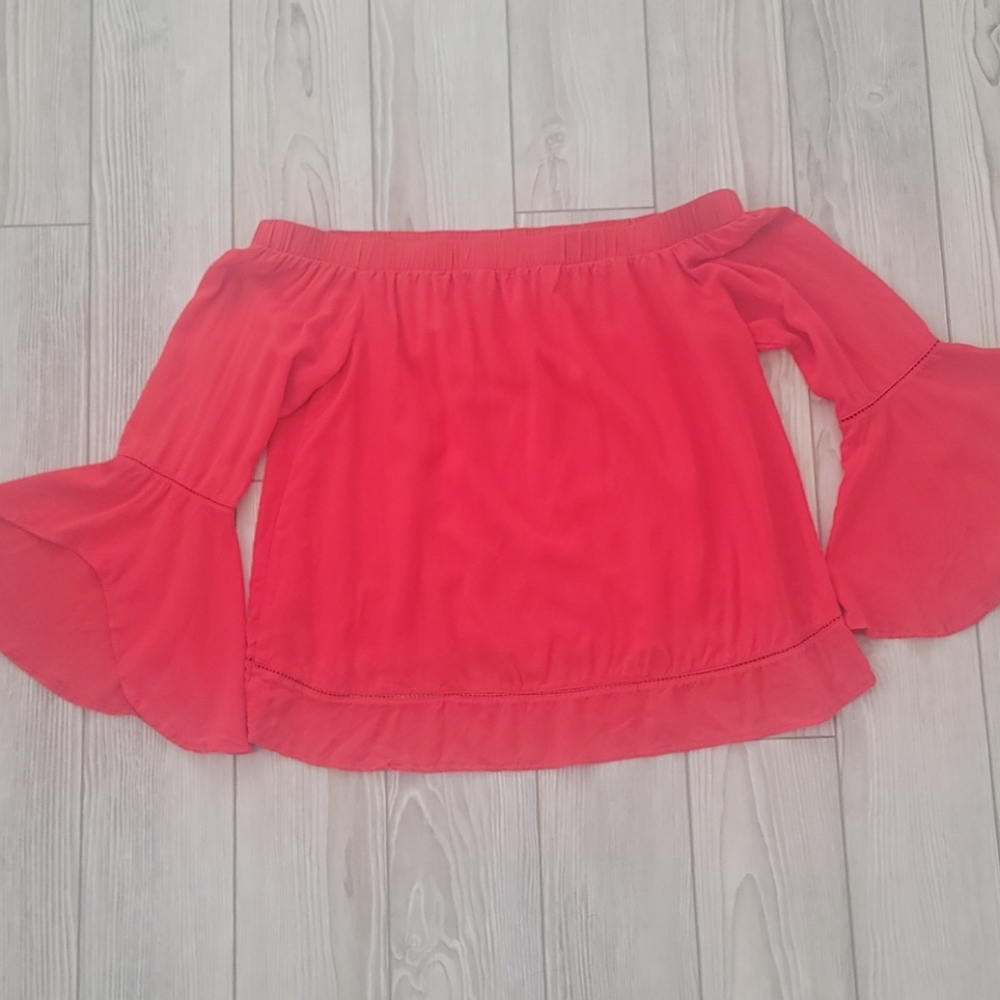 🛍2/$20. Off the shoulder blouse